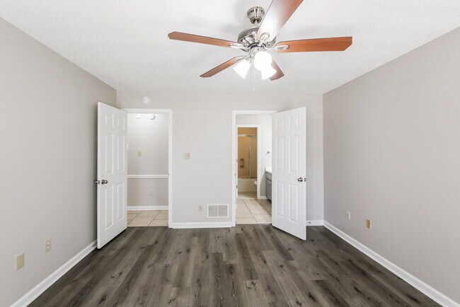 Building Photo - 10156 Phillips Dr