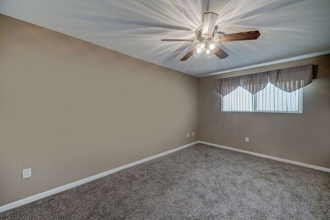 Building Photo - 3301 W Loma Ln