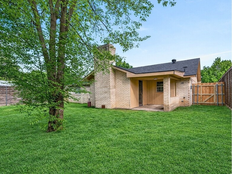 Building Photo - 709 Brookview Dr