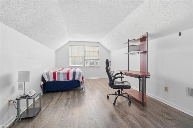 Building Photo - 912 Amherst Ln