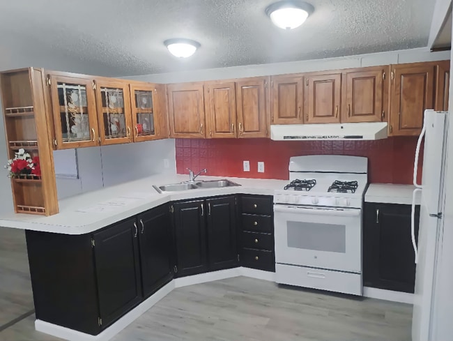 Building Photo - 1100 W Locust St