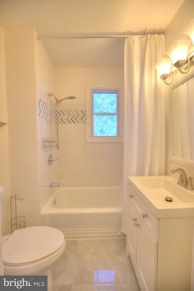Building Photo - 2708 Oakley Ave