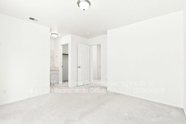 Building Photo - 2224 Glacier Dr