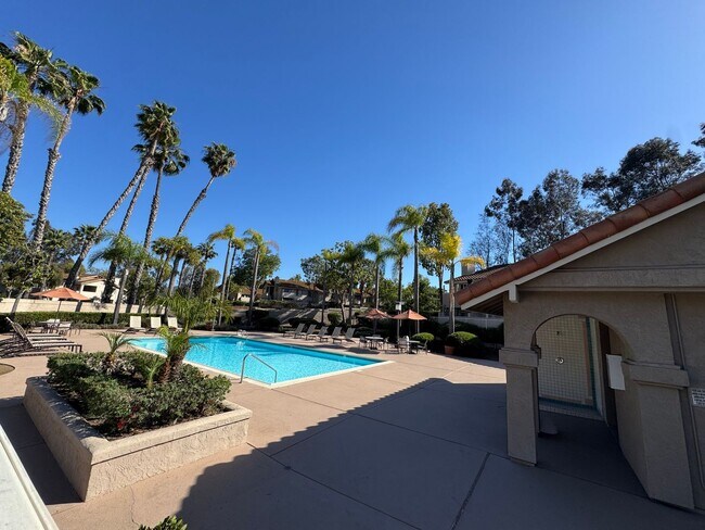 Building Photo - 2Bed - 2Bath ground level