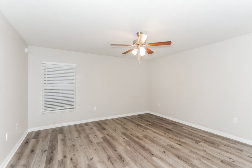 Building Photo - 5059 Belmont Park Ln