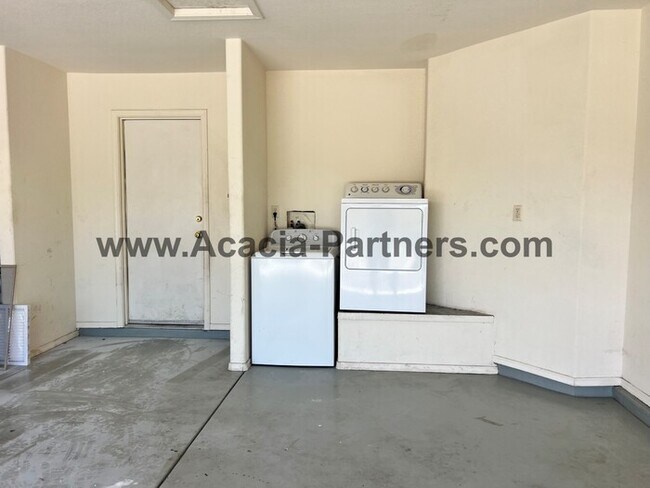 Building Photo - 2BD 2BA in Tres Pueblos w/ Garage & Washer...