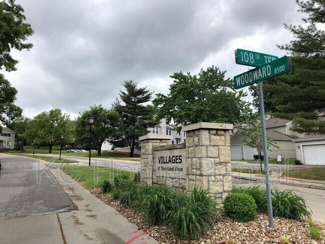 Building Photo - 8506 W 108th Pl