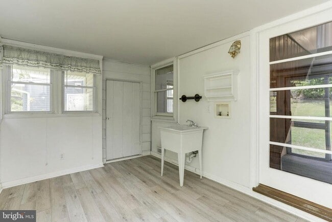 Building Photo - 5726 Crawford Dr
