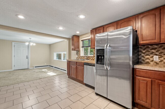 Building Photo - Fantastic Home in City Park North - Has it...