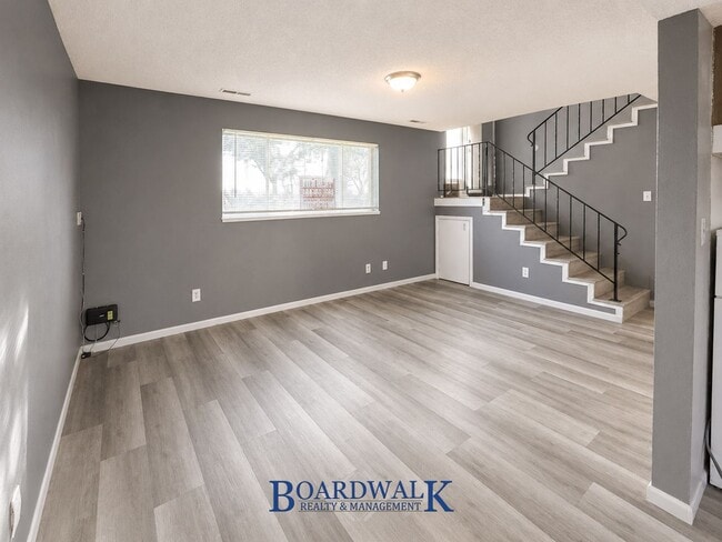 Building Photo - 572 400 N