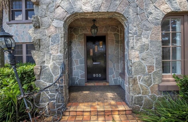 Building Photo - 955-955 39th Ave N
