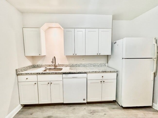 Building Photo - 4534 Avondale St