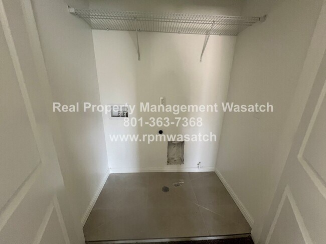 Building Photo - Come See this Beautiful, Recently Remodeled 3 Bedroom, 2.5 Bathroom Draper Town Home With HALF OF...