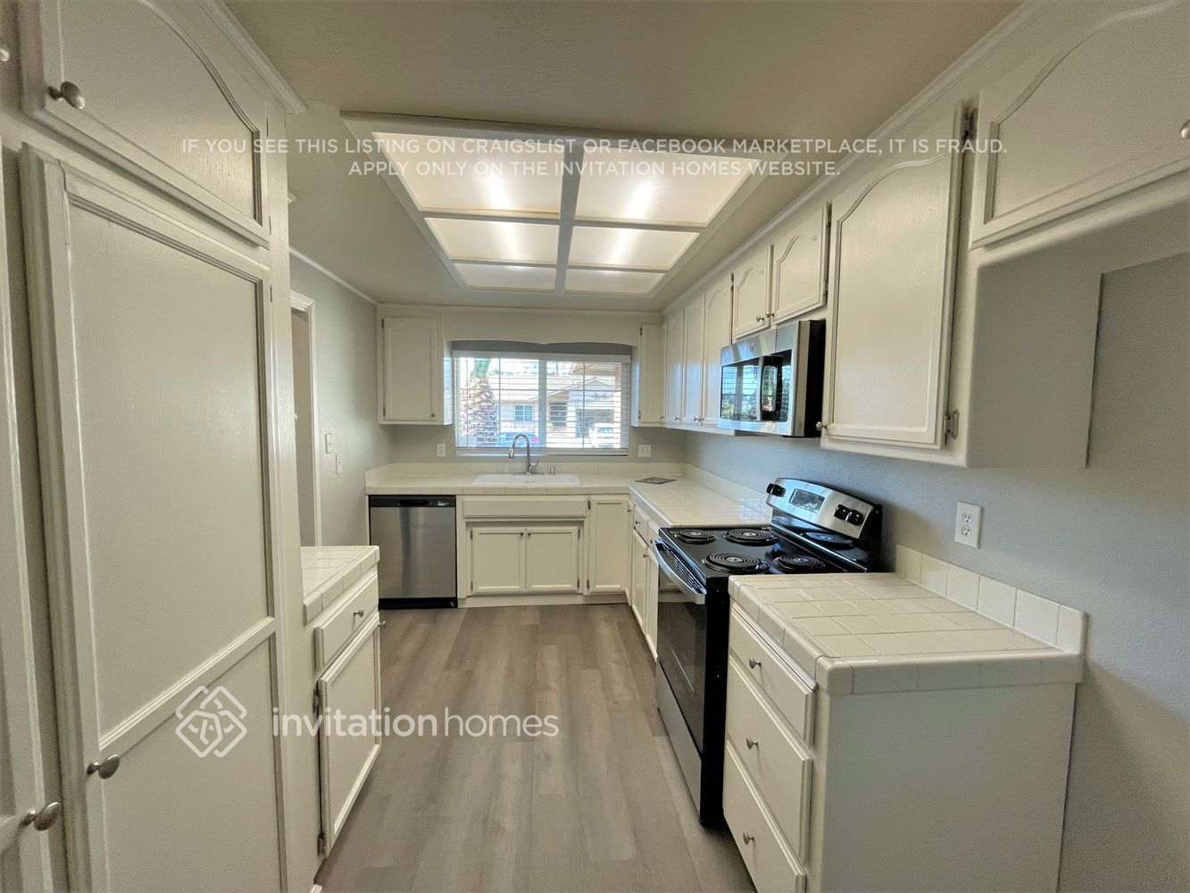 Building Photo - 690 Amherst Ct