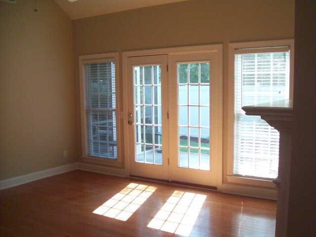 Building Photo - 221 Khaki Ct