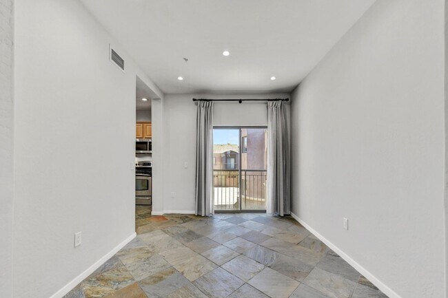 Building Photo - 3935 E Rough Rider Rd
