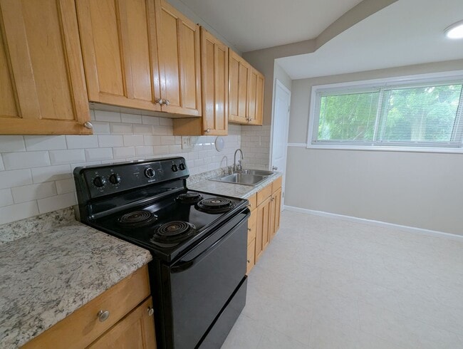 Building Photo - Casa Capri – Florissant Favorite