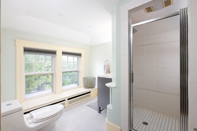 Building Photo - 17 Willow St