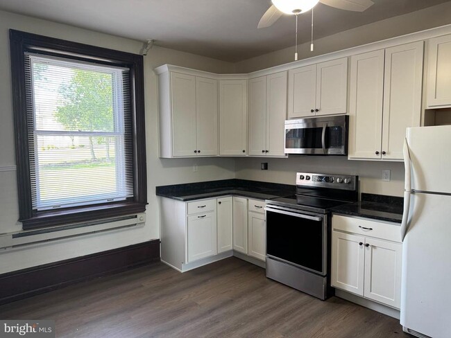 Building Photo - 3009 Ridge Pike