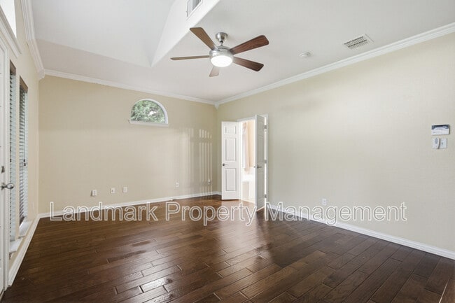 Building Photo - 2115 Lexington Dr