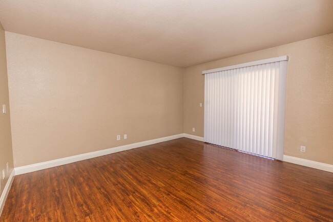 Building Photo - Lovely 2 Bedroom Condo Now Available!