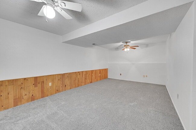Building Photo - $1,945.95  - $500 OFF First Month's Rent - 3 Bedrooms, 2 Bathrooms Townhouse in Aurora with Washe...