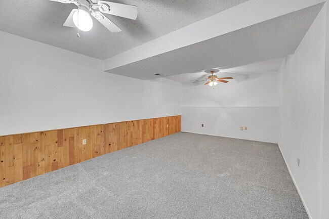 Building Photo - $2,385.00 - 3 Bedrooms, 2 Bathrooms Townho...