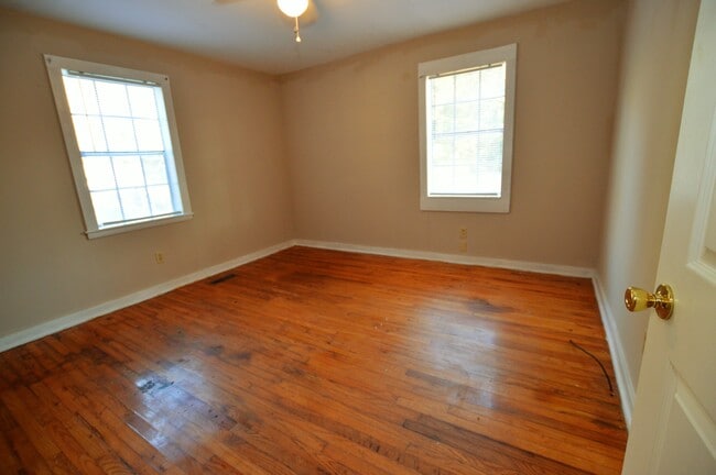 Building Photo - 1740 Ashville Rd