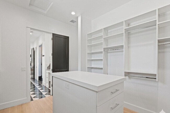 Building Photo - 5309 N 33rd St