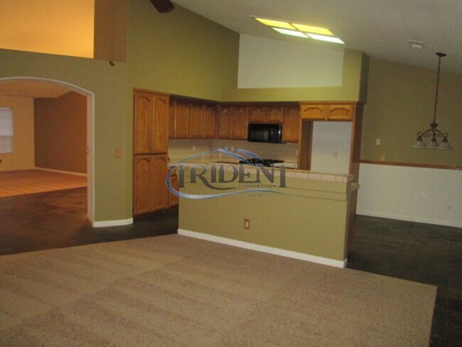 Building Photo - Beautiful Yuba City home on a large lot