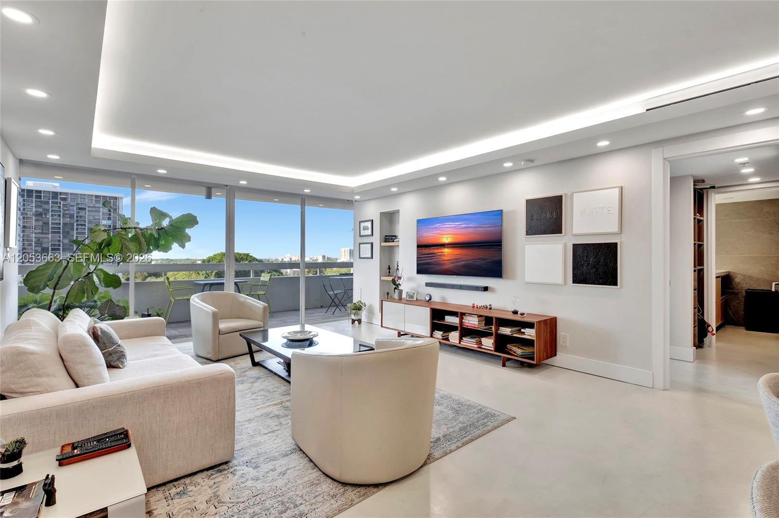 Building Photo - 1627 Brickell Ave
