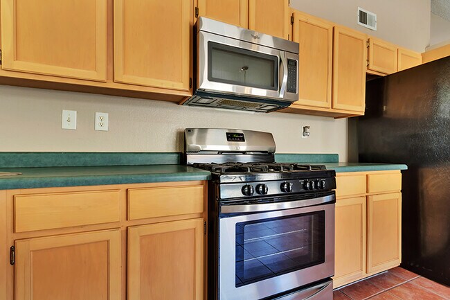 Building Photo - 1417 Plaza Verde Dr