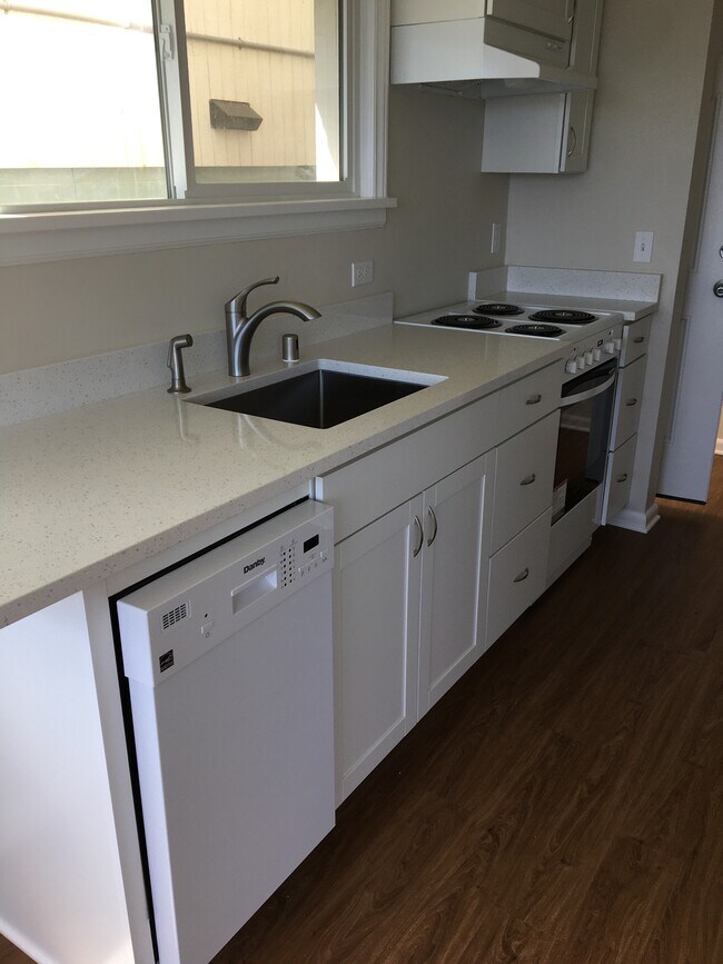 Building Photo - 632 Washington Ave