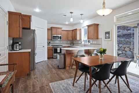 Building Photo - 2995 NE Quiet Canyon Dr
