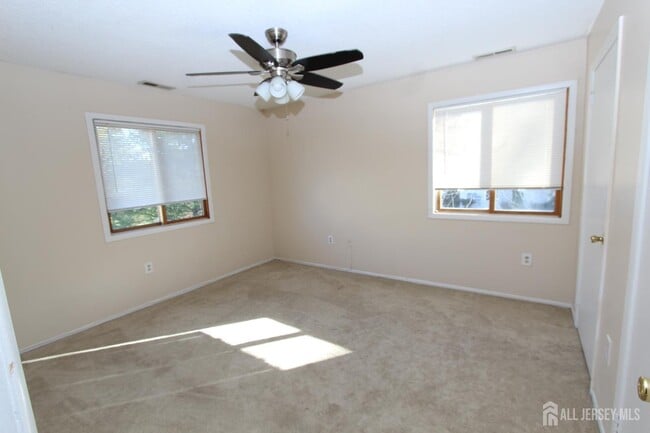 Building Photo - 2202 Aspen Dr