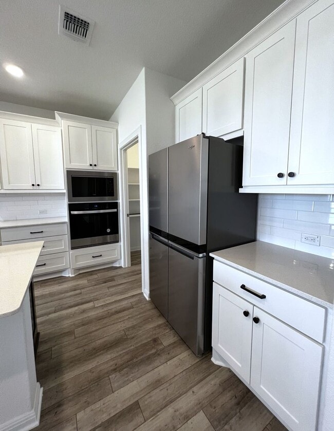 Building Photo - 106 Middle Crk Rd