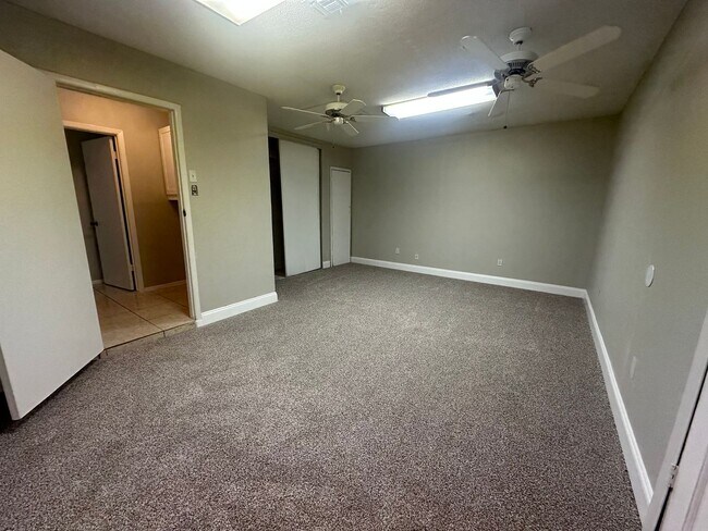 Building Photo - CUTE 3/2 NESTLED ON A CORNER LOT IN CONVER...