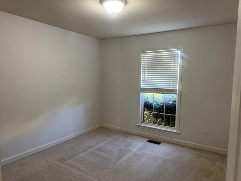 Building Photo - 1704 Tellico Dr