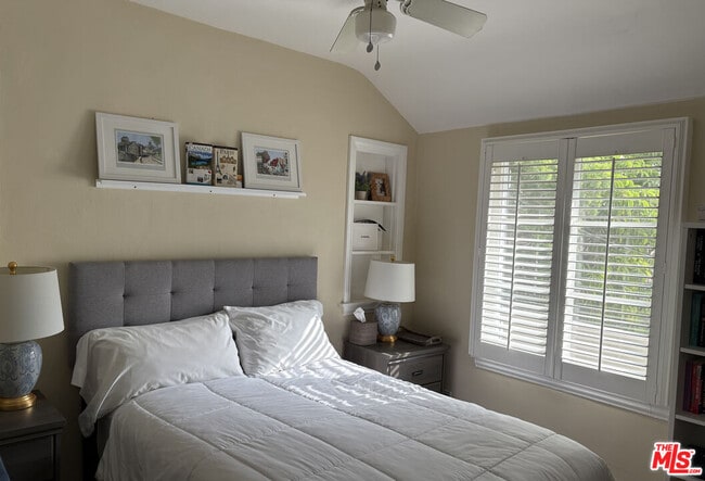 Building Photo - 725 Lorraine Blvd