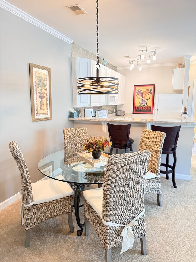 Building Photo - 1371 Hopton Cir