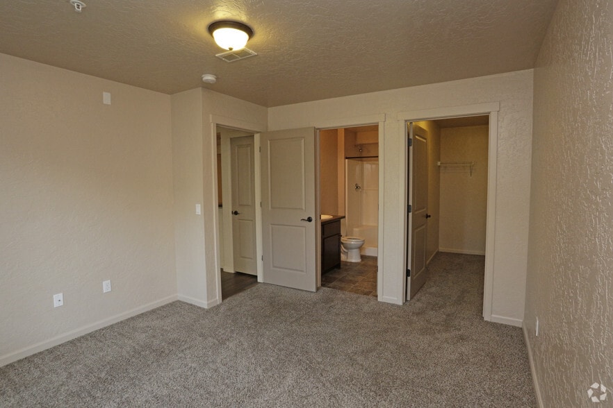 2BR, 2BA - 1,022 SF - Residence at Mill River