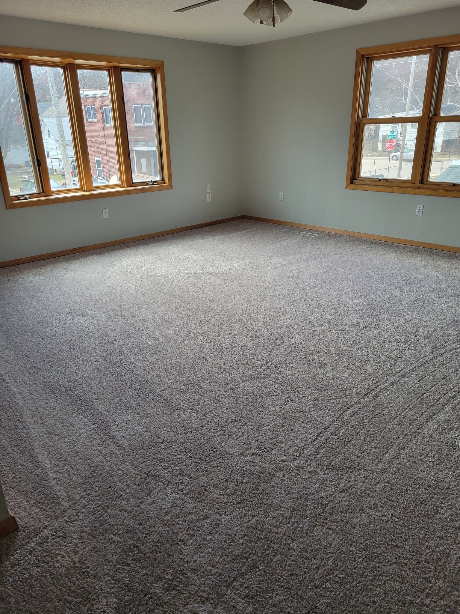 Large master bedroom - 2705 White St