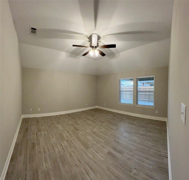 Building Photo - 906 Hardaway Ln