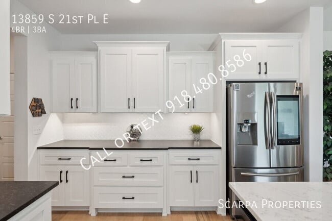 Building Photo - 13859 S 21st Pl E