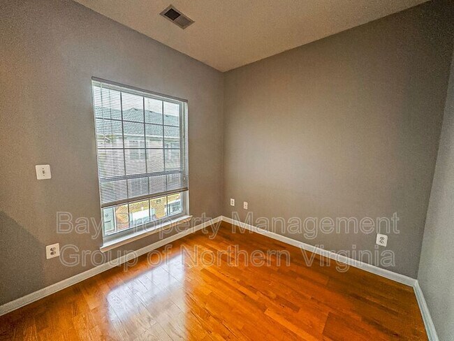 Building Photo - 4850 Eisenhower Ave