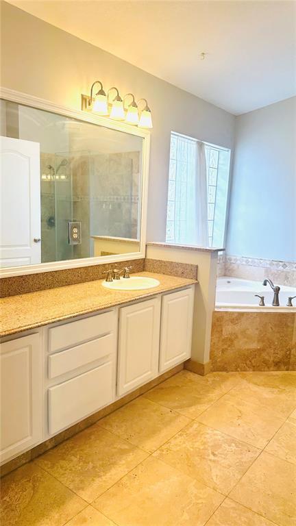 Building Photo - 10934 Versailles Blvd