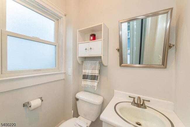 Building Photo - 38B Park Ave