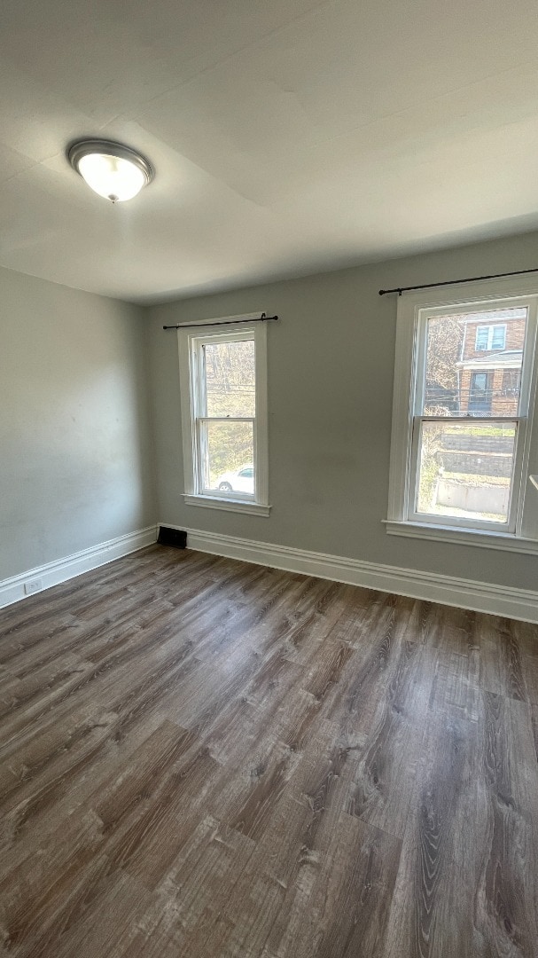 Building Photo - Spacious 4-Bedroom Home with 2 Full Bathrooms – Section 8 Approved and Ready for Move-In!