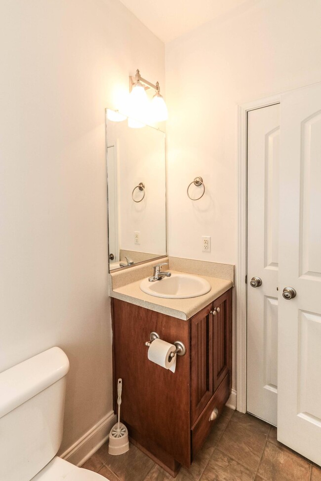 Building Photo - 334 High Meadows Pl