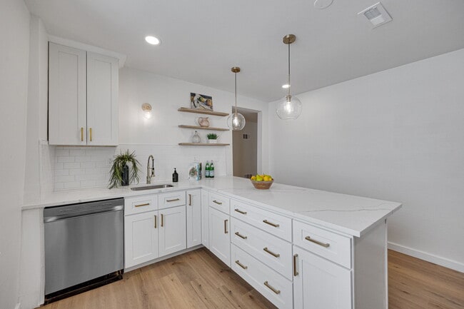 Building Photo - 5385 Reber Pl